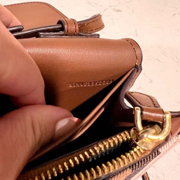 Burberry Hampshire Check Leather Crossbody Bag - Picture 15 of 16